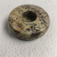 Viiruki hoidik seebikivist(neljale viirukile ja ühele koonusviirukile)diameeter 6cm ja kõrgus 2cm